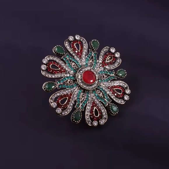 Vintage Baroque Queen Crystal Elegant Brooch - Picture 11 of 12